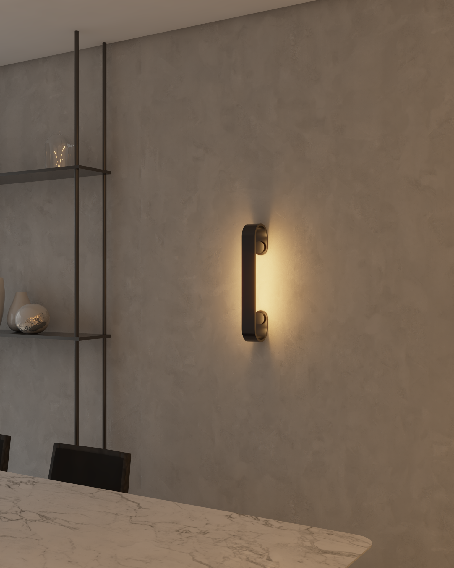 Arandela moderna fio 50cm instalada em parede de ambiente interno, iluminando com luz suave e decorando espaço sofisticado com mesa de mármore e prateleiras ao fundo.